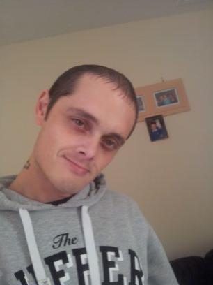 im me 30 years old love hiphop garage having a poo beeing with my fiance and my little man