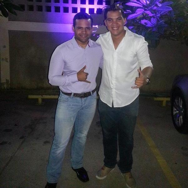 mendozaypunto's profile picture. ¿Acaso puedes resumir tu vida en 160 caracteres? Yo no. Me llamo José, un día nací y al otro me Enamoré de @Edymarddm  03-08-10♡