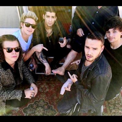 @one direction❤️ my life❤️ i'm hairdresser ✂ ️i love @louiseteasdale @GemmaAnneStyles @bleachlondon❤️