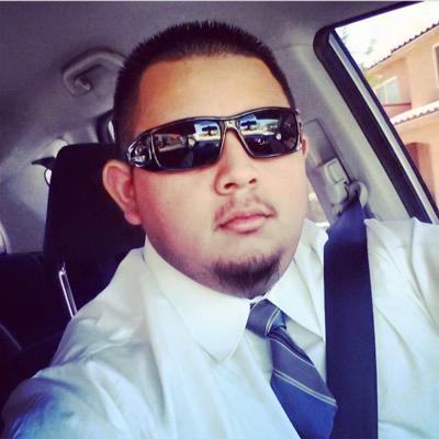 hey was sup who ever is reqding this... 
My name is Erik am 21 years old. i have 2 jobsi work at GNC and HMS HOST at Palm springs Airport.. yup inbox 4 more