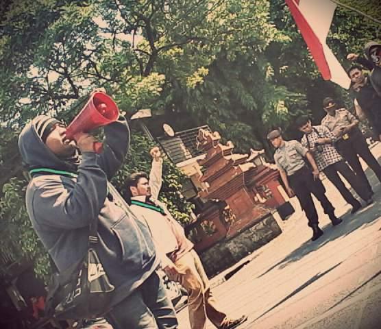 f_a_HMI's profile picture. Ada yang bisa dibantu?, obrolin dulu aja! Call:082234128648 pin: 52926AEC | path: fahmi agassi | instagram: fahmi_agassi89 |SOSPOLHUKHAM BEM unesa 2013-2014|was