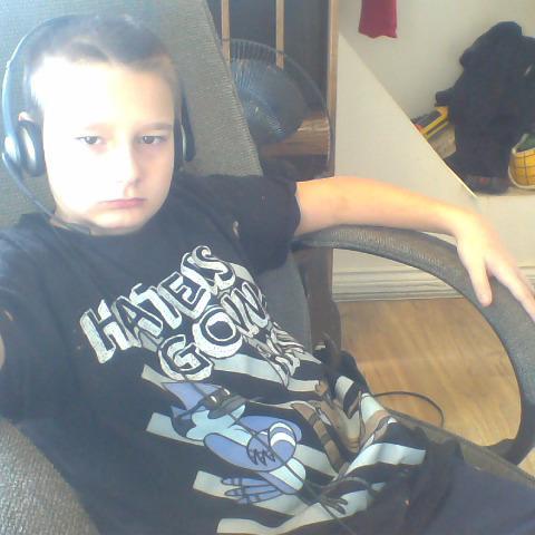 Hi ImLogan Check Out my Youtube Subcribe And follow me on Twitter! :D