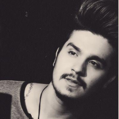since 05/6/10 e oficializado  25/10/10 ; 
Luan seguiu 22/10/10. ( esqueci a senha :(( aí fiz tt novo, sigam lá - @luanmysunshine)
