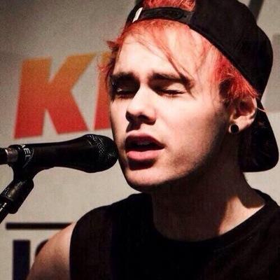 GO FOLLOW @lostbxyniall & @marissa__Irwin
BC GOALS
