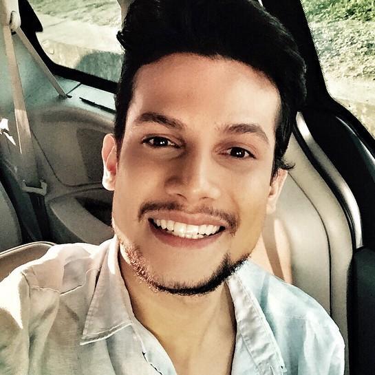 É simples: Vc nos completa @IsraelNovaes! ♥ Since:05/07/2012 /Rael seguiu 03/08/12