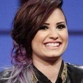 MINHA MÃE ME CARREGOU NOVE MESES NO VENTRE DELA, PRA MIM CRESCER E VIRAR FÃ DA DEMI LOVATO