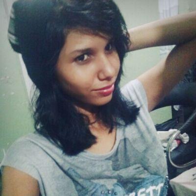 Sou
Estudante de pedagogia, tenho 17 anos de idade, sou Belieber,Mccurdian,Caitlinator,a banda @Fakenumber me segue *-* 
curto,rock,pop,e algumas mpbs,não me