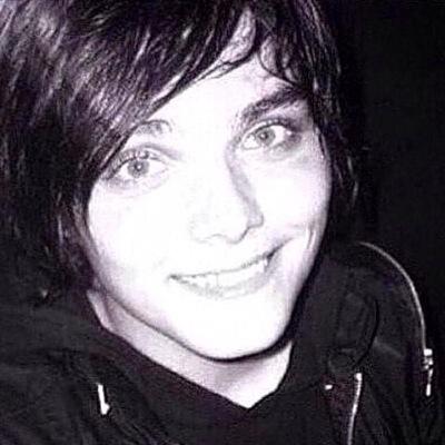 I'm Gerard. @SluttyFrnk is mine, if you upset him I'll break you. ❤️ we have two gorgeous twins, Lily and David ❤️