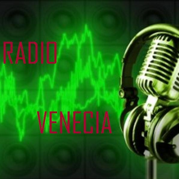 somos una radio que retransmitimos por internet que abrira sus microfonos el 1/1/2015