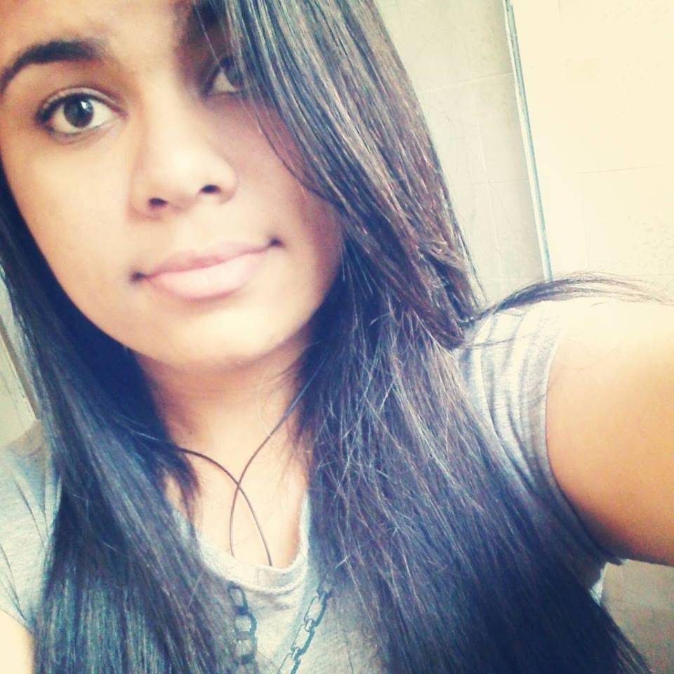 Ela é marrenta, nenhum playboy aguenta, não vai com papo torto pra ela, se orienta.