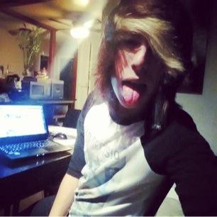 hello ... yes my name is cristiantoginray|| real || single || bisexual|| follow me :)