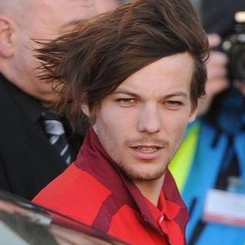 Stop The Ugly Fag That Is Louis Tomlinson Before He Spreads Ebola Further And Kills America !!!