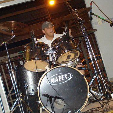 victorleonett66's profile picture. Abogado y baterista!!!