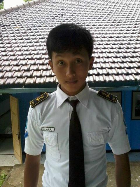 reza_mahendrat's profile picture. Pin:29F205CB. // Tegas akan diri sendiri, buang pikiran negatif dan lakukan yang baik. Kegelisahan hanya milik mereka yang putus asa....!!