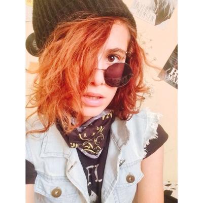 17/ Kadıköy / Tengri Biz Menen / piercingleri olmayan kız :/
