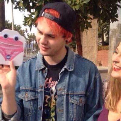 PLS FOLLOW @CALUMFT182