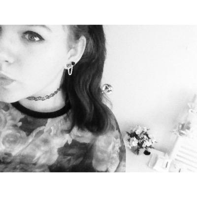 I like youtubers and bands and stuff :3 i would lick their faces... :/ JoeSugg.TroyeSivan.MarcusButler.Jack&FinnHarries.TylerOakley.CasperLee.VeeOneEye..DAYMN