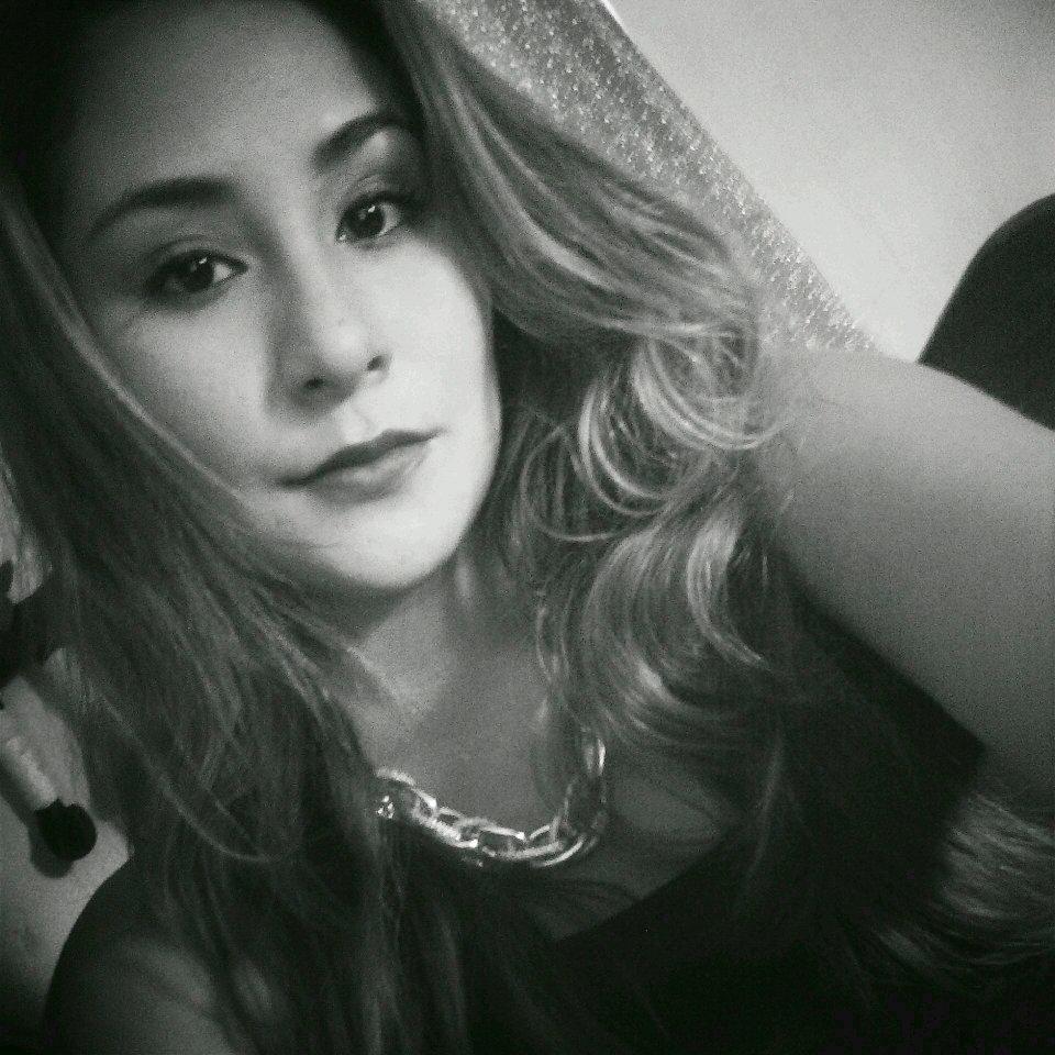 Larga vida a mis enemigos, para que me sigan viendo triunfar✌ 18 años | Amante de la música regional méxicana | Sigueme y te sigo☺