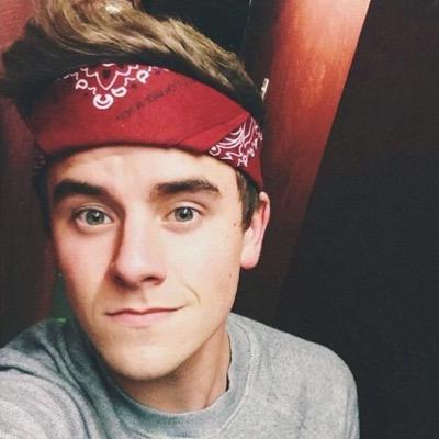 Free follow from @electrickiwis if I don't follow back just ask me
