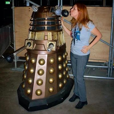 I'm a poor old girl stuck here with a whole universe inside unable to express it, can someone help me?