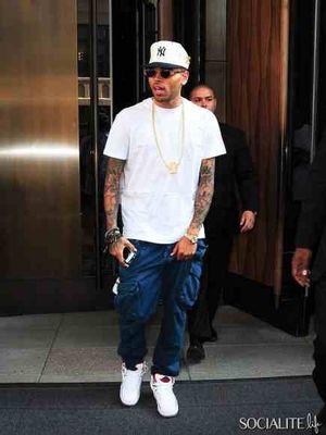 Love @chrisbrown. I'm a Teambreezy if you're not a Chris Brown FAN your LOST you MISSING out on a GREAT TEAM #TEAMBREEZY4LIFE
