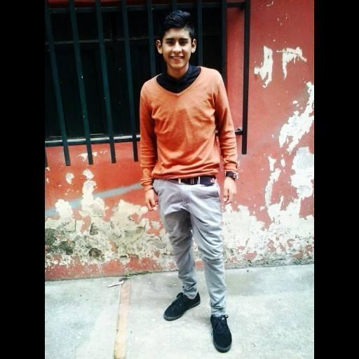 17a. 23♥ SARII, Ella es mi vida, Su sonrisa mi fortaleza:$.    Mi mente, solo musica electrónica. Muy bueno en el futbol⚽