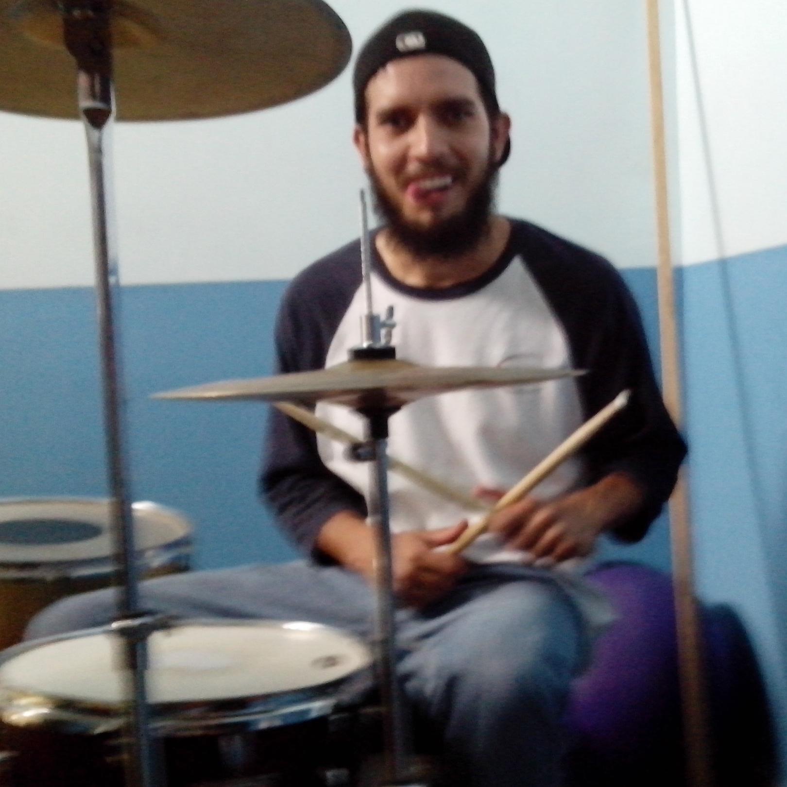 OfCisner's profile picture. baterista en live to die