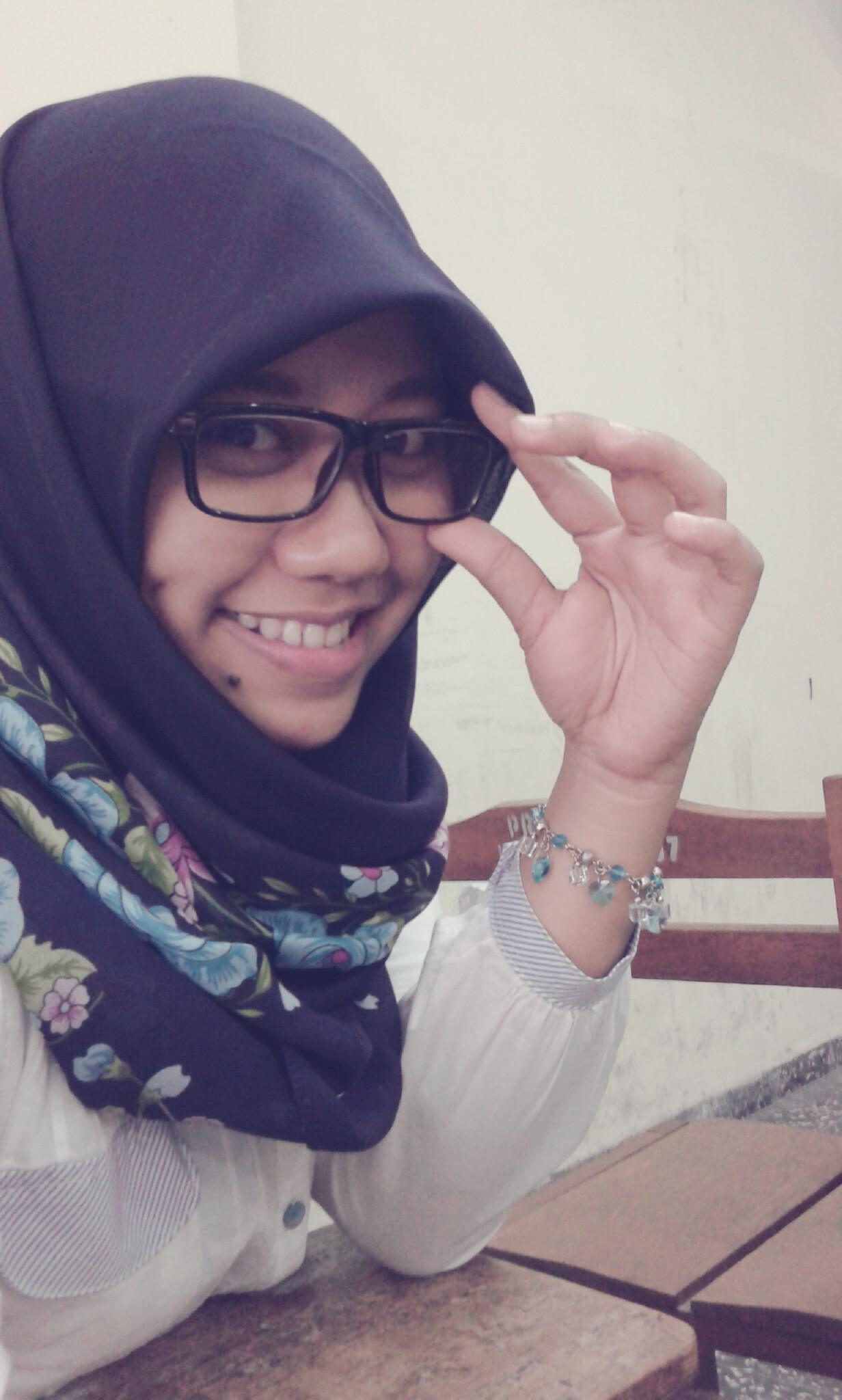 ♥ Allah SWT ♥ Mama ♥ My Bro & Sist | Istiqámah | Accounting USU'13 | Faith |  A Big Dreamer | Success is the Goal of My Life | (•̪ -̮ •̪♈̷̴)