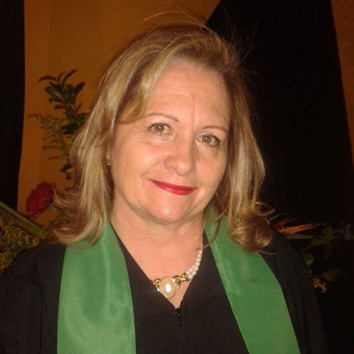 Professora de ingles, tradutora, nutricionista e empresária Amway. Embaixadora Nutrilite da primeira turma.