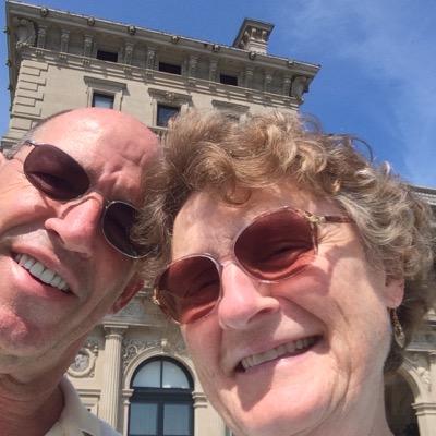 momooores's profile picture. 