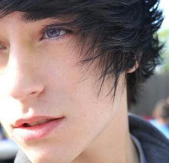 lukethetitan's profile picture. Bestfriend; left ;Girlfriend; right