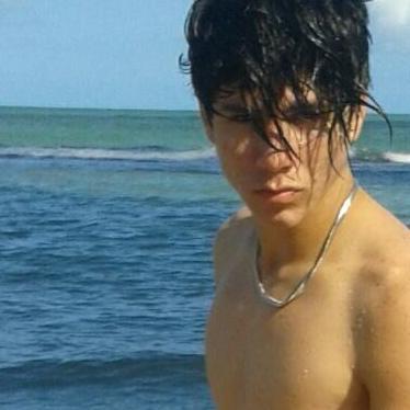 Modelo, rico ee mentiroso → bobo, feio, 17 anos - Quer saber mais ? #SEGUE te conto no caminho ^^