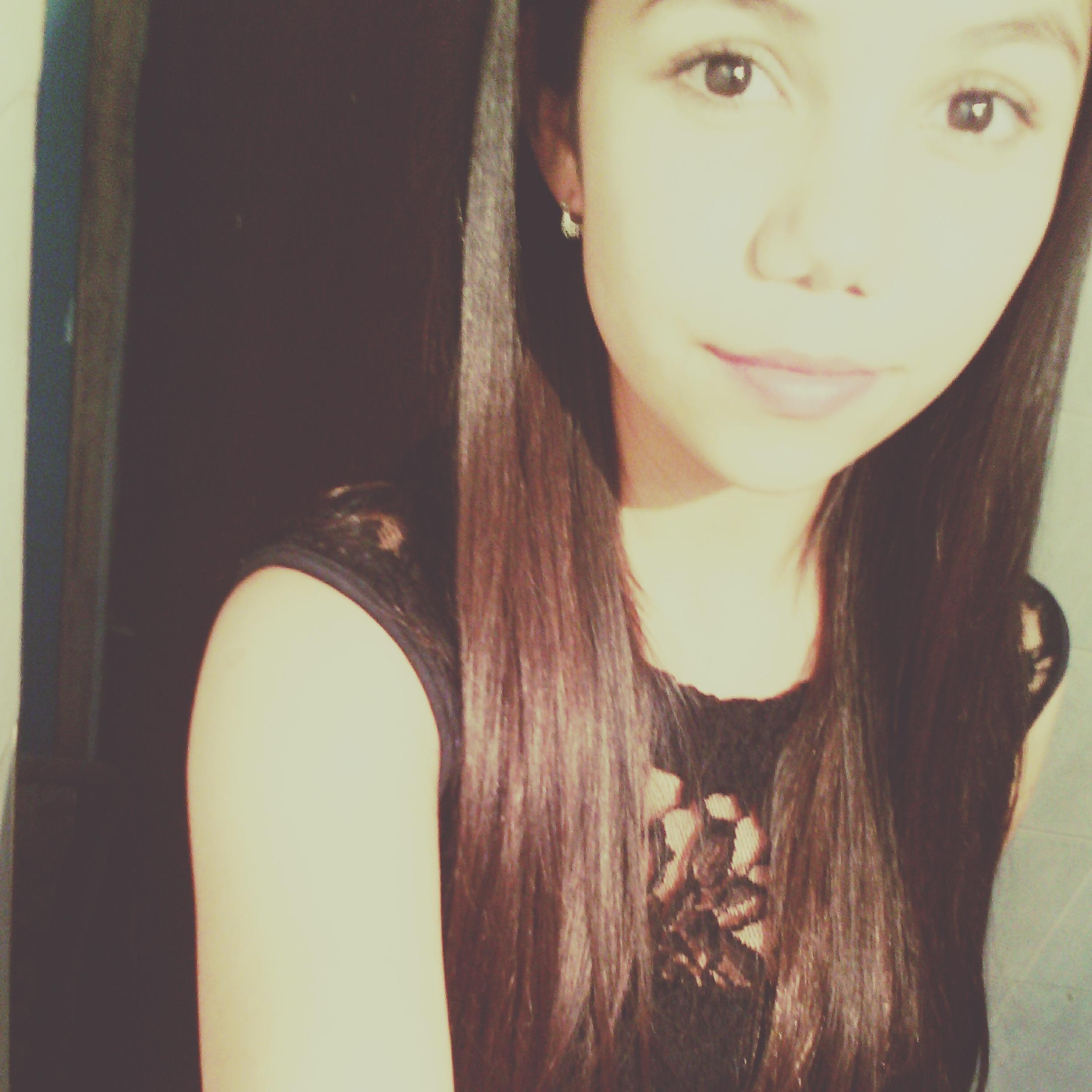 i love to dance Hip Hop, am proud of be belieber, arianator, manulover and sharpie. 14 years old.