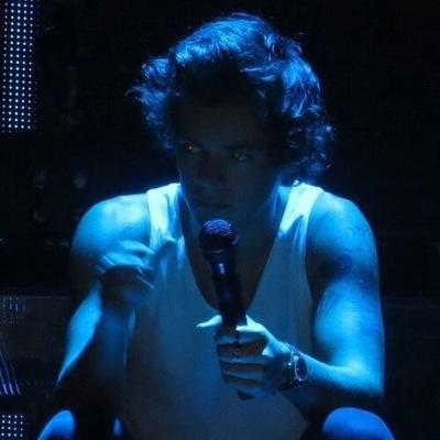 follow @cuddlxyziam if ur 1d af lmao
