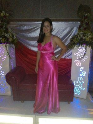 Agradecida, Apasionada, madre de Fabricio Fernando,  Enamorada de la Vida y del Amor, casi mala (escogí esa opción) ..asi soy ...vas a amarme ;)