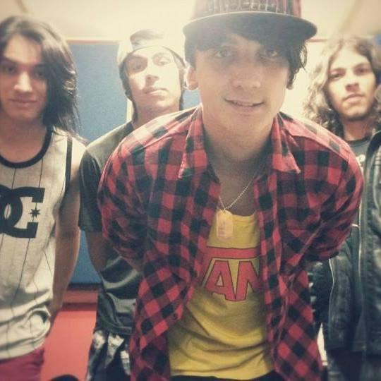 Banda de Pop Rock Nacional. Inspirações:Capital inicial,Pitty,Bon jovi,Legião urbana etcs. Membros:Caio Cardoso,Gustavo Cabrini,Itamar Moura, e Maicon Matheus.