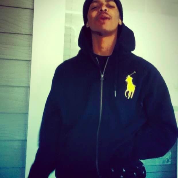 If ya lookin fa me im standin on da couch FUTURE