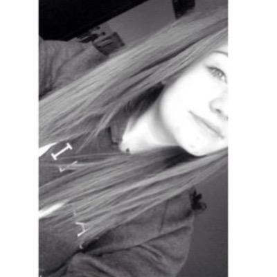 i only like One Direction, food and my Guitar. byE (: