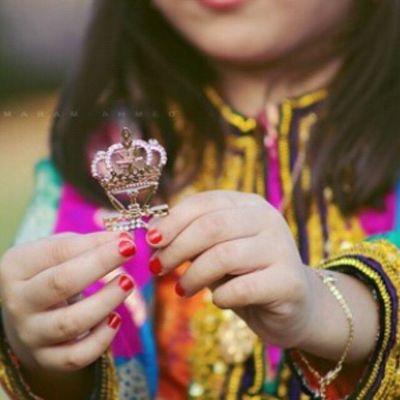 أجملُ الكتابات .. هِيَ التي تُعجِبُ الجميع ..
ولا يفهمُها إلاّ شخصٌ واحد .. ّ