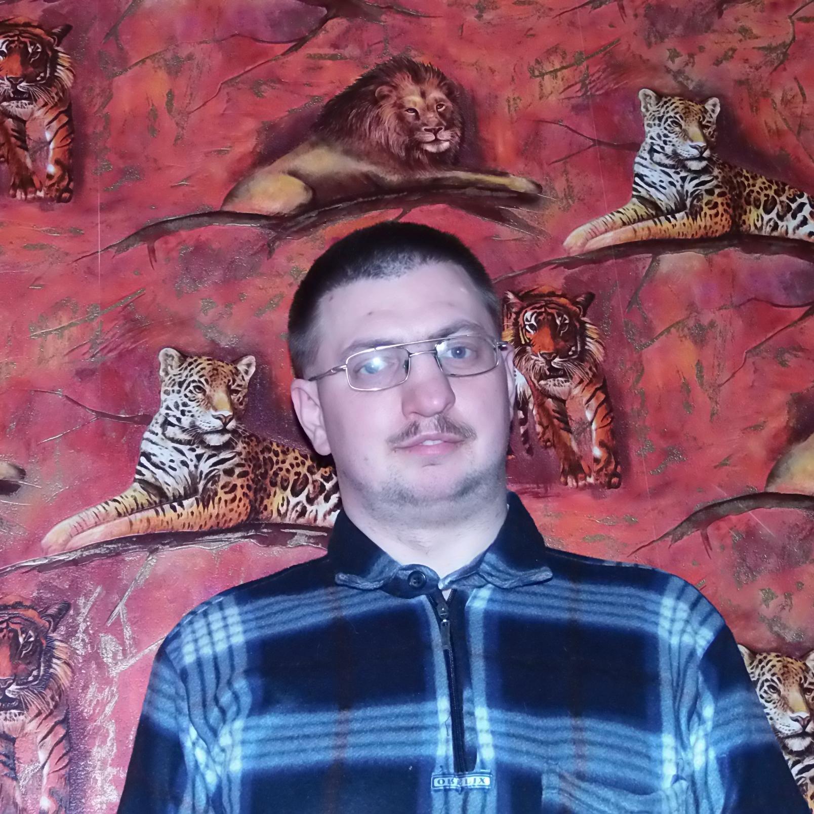 I work as a cleaner areas in the Polyclinic of the town of Korsakov,Sakhalin- island,I am fond of Marrocan design,Arab music,history .Free.