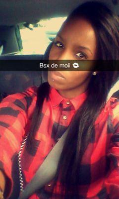 Follow back ou pas 972badam. RIP mamie #TeamStony and Kim #TeamZouk #TeamDancehall #TeamBlackM...Ma femme a moi c'est Stony ❤️je l'aime plus que tout :)