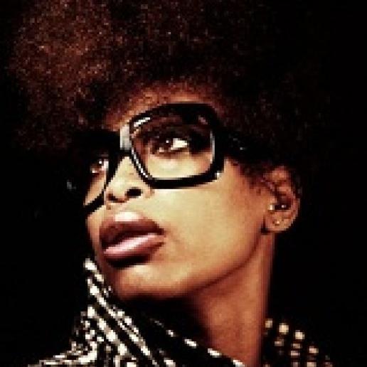 Passionnée d'art afro et du Home organizing.
Amatrice de création de contenu, du marketing digital. Je me forme sans cesse👩‍💻