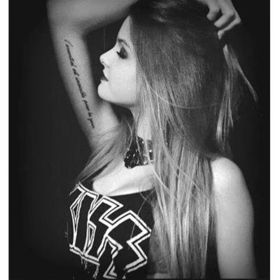 Julia_ftrevizan's profile picture. you hurt the only one who would never hurt you