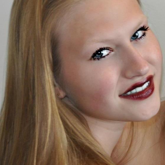hi! freue mich wenn ihr euch meldet! schreibt mir doch mal auf http://t.co/KgT2vKEmxk  ;) bin da die Antoniali :) und single ;)