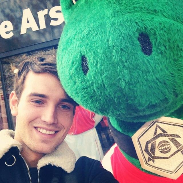 Music. Gym. Drink and fashion. Insta - dkerrbear