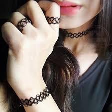 ♥ i'm a str0ng girl wh0 keePs a sTuFf in linE.. eVen wheN i haVe teArs g0ing d0wn my fAce.. | TakenBy Arnolson :) ♥