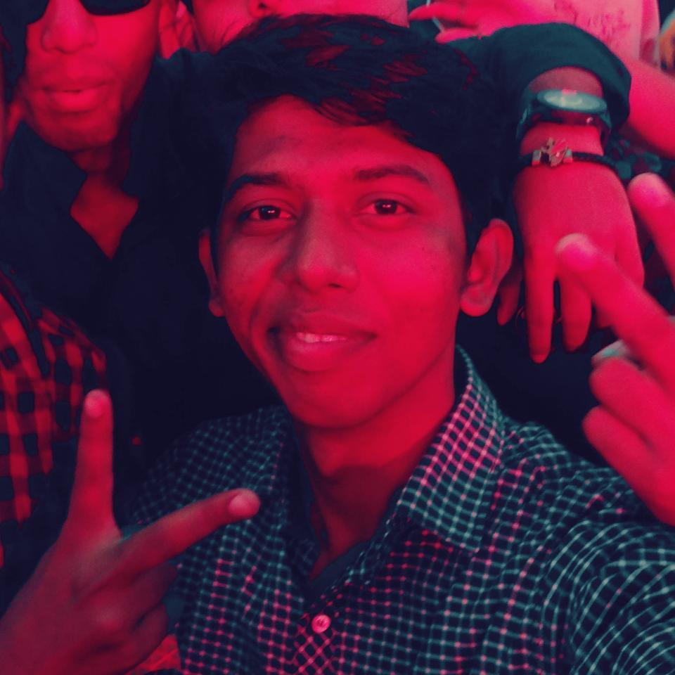 Loves EDM ! Music is my Life!