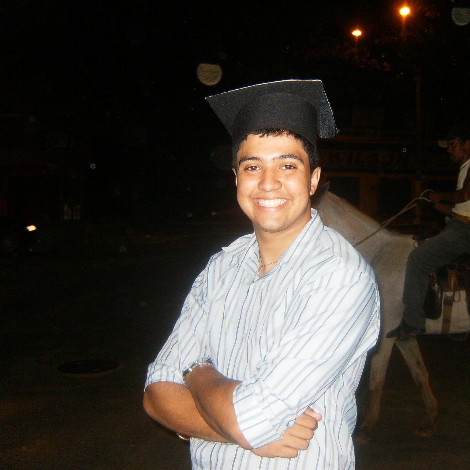 Administrador, Flamenguista e estudante do curso de mestrado em ciências florestais no nedtec