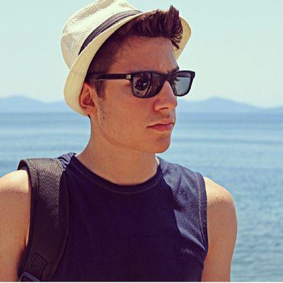 Chico que le gusta viajar y conocer gente nueva #FollowBack #Bisexual