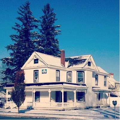 StPauliGirls_MU's profile picture. 8 gals & a wrap around porch... we are the 4.9%